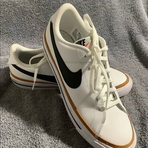EUC- Worn twice! Nike casual sneakers.